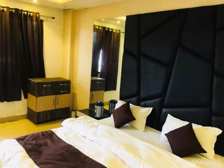 Hotel Khalsa -Lake View Pachmarhi Bagian luar foto